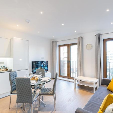 St Albans 2 Bed Luxury City Apartment, 5 Mins Walk To Train & Allocated Parking Exteriör bild