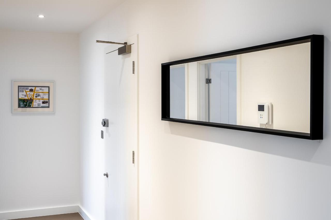 St Albans 2 Bed Luxury City Apartment, 5 Mins Walk To Train & Allocated Parking Exteriör bild