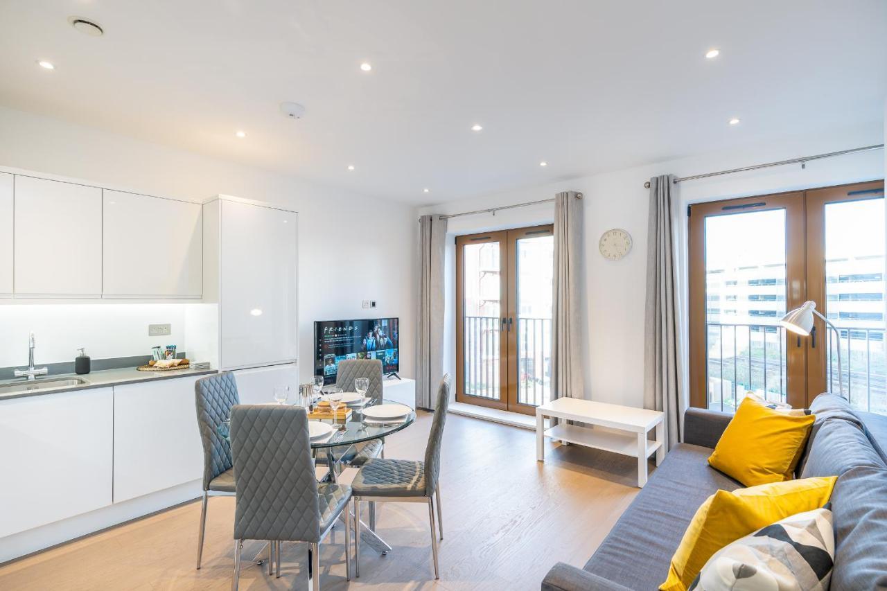 St Albans 2 Bed Luxury City Apartment, 5 Mins Walk To Train & Allocated Parking Exteriör bild