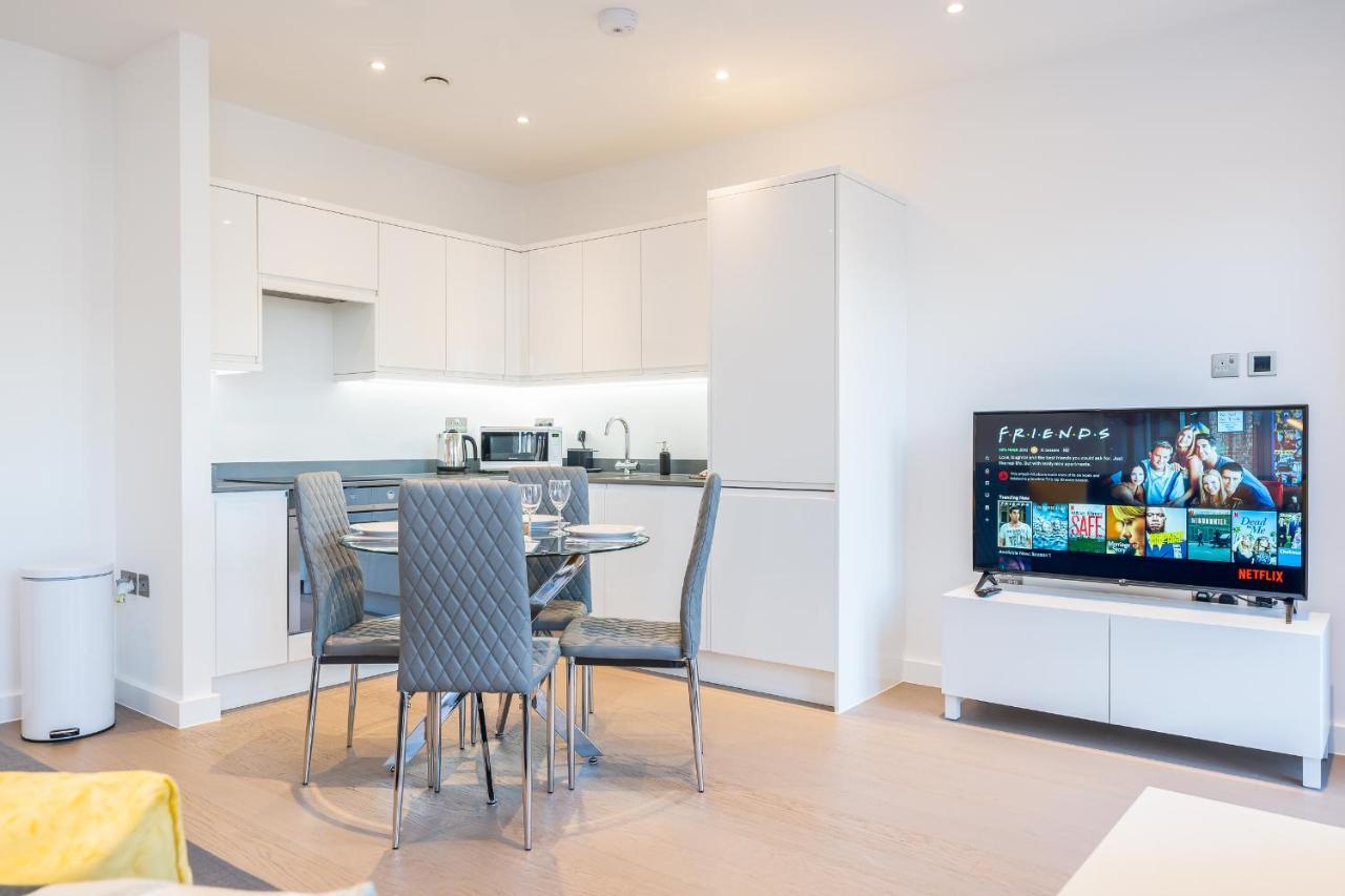 St Albans 2 Bed Luxury City Apartment, 5 Mins Walk To Train & Allocated Parking Exteriör bild